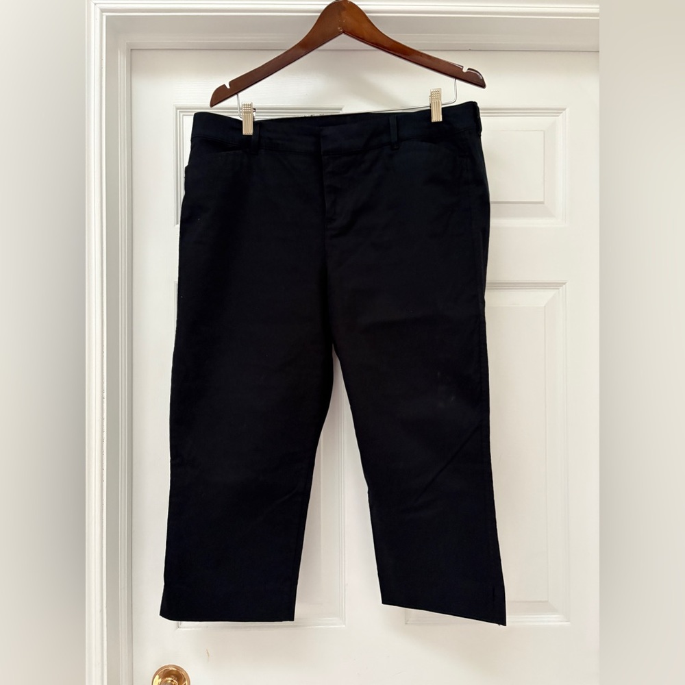Old Navy Pixie Crop Mid-Rise Trousers in Black